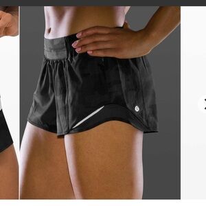 lululemon athletica Hotty Hot Short II - Deep Coal Multi/Black